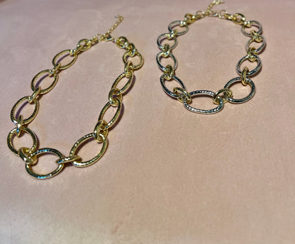 Lux Textured Link Clasp Necklace (2 colors)