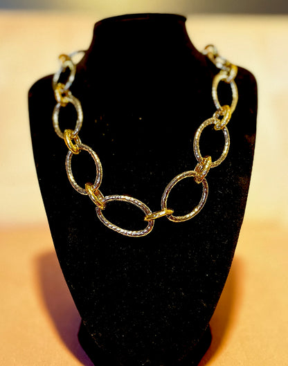 Lux Textured Link Clasp Necklace (2 colors)