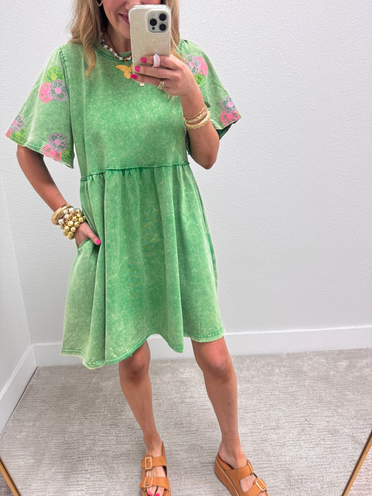 Green Dress with Flower Embroidery Sleeves