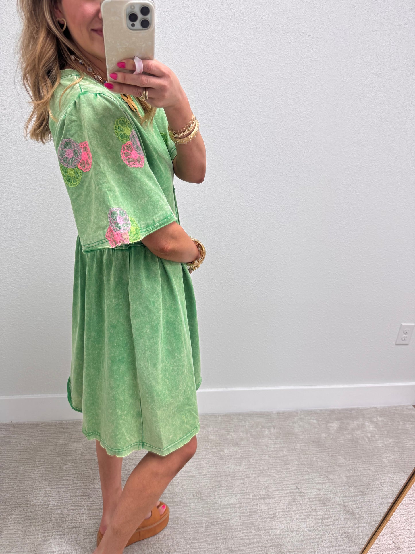 Green Dress with Flower Embroidery Sleeves