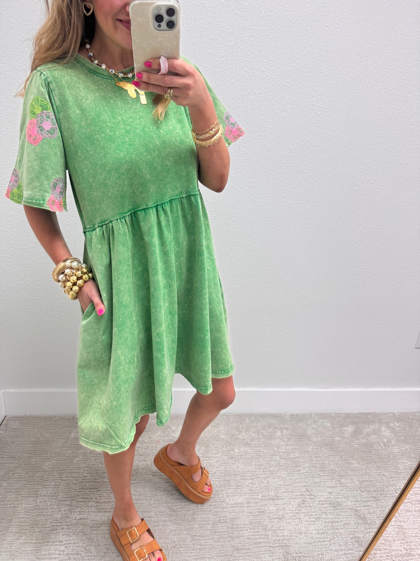 Green Dress with Flower Embroidery Sleeves