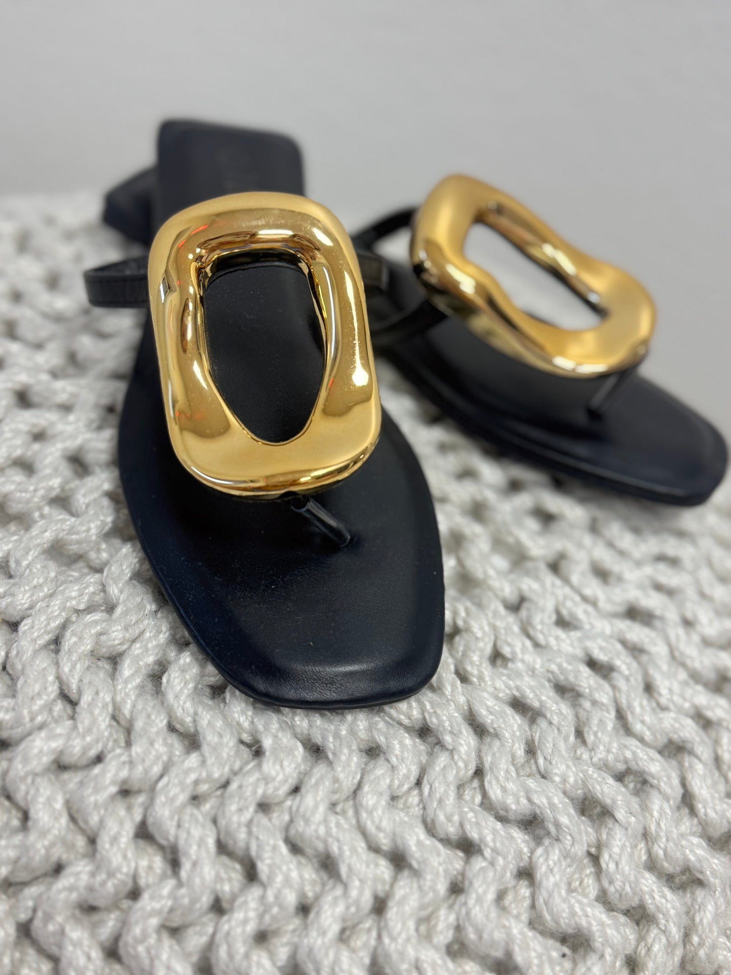 Black Metal Pendant Sandal FS