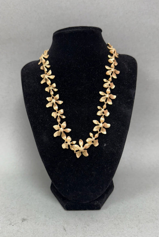 Matte Flower All Around Necklace