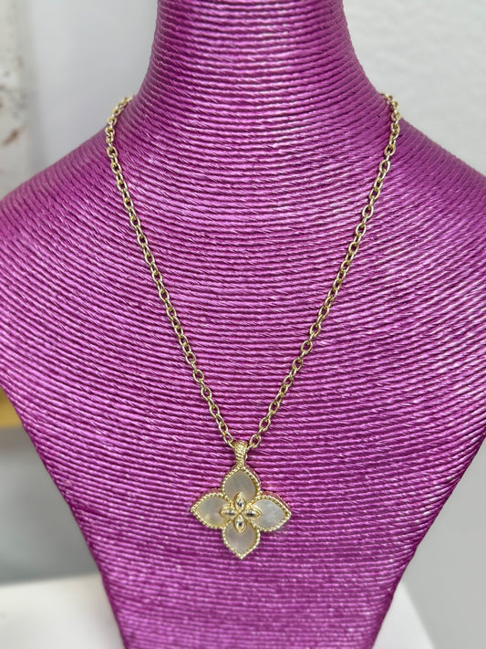 Gold Mother of Pearl Diamond Flower Style Necklace FS