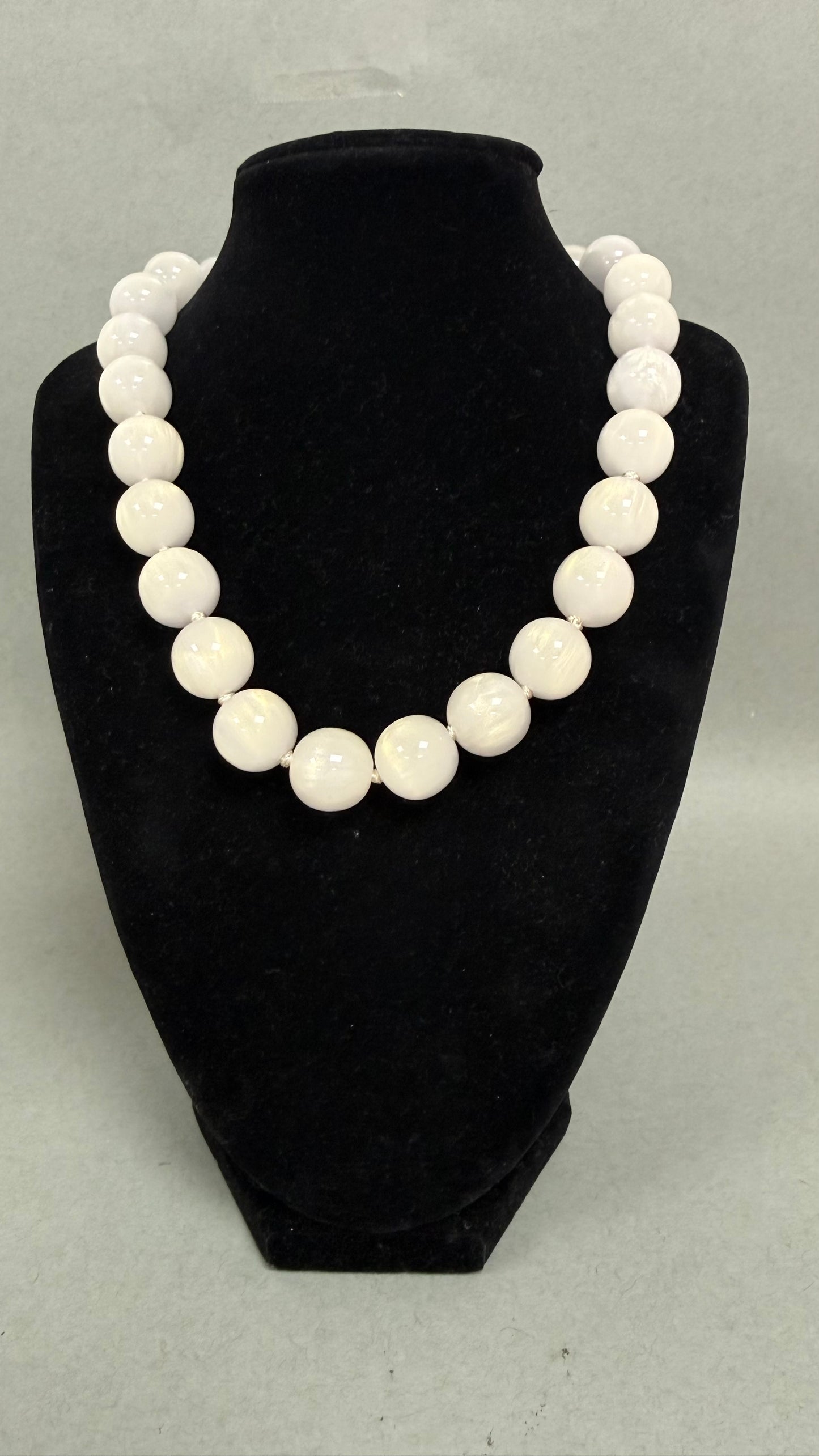 Colored Bead Magnetic Necklace- 6 Colors