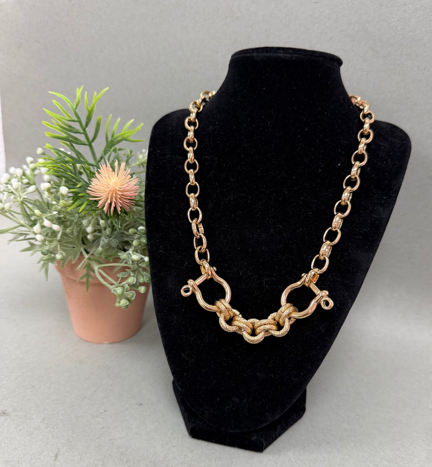 18” Thick Horsebit Necklace